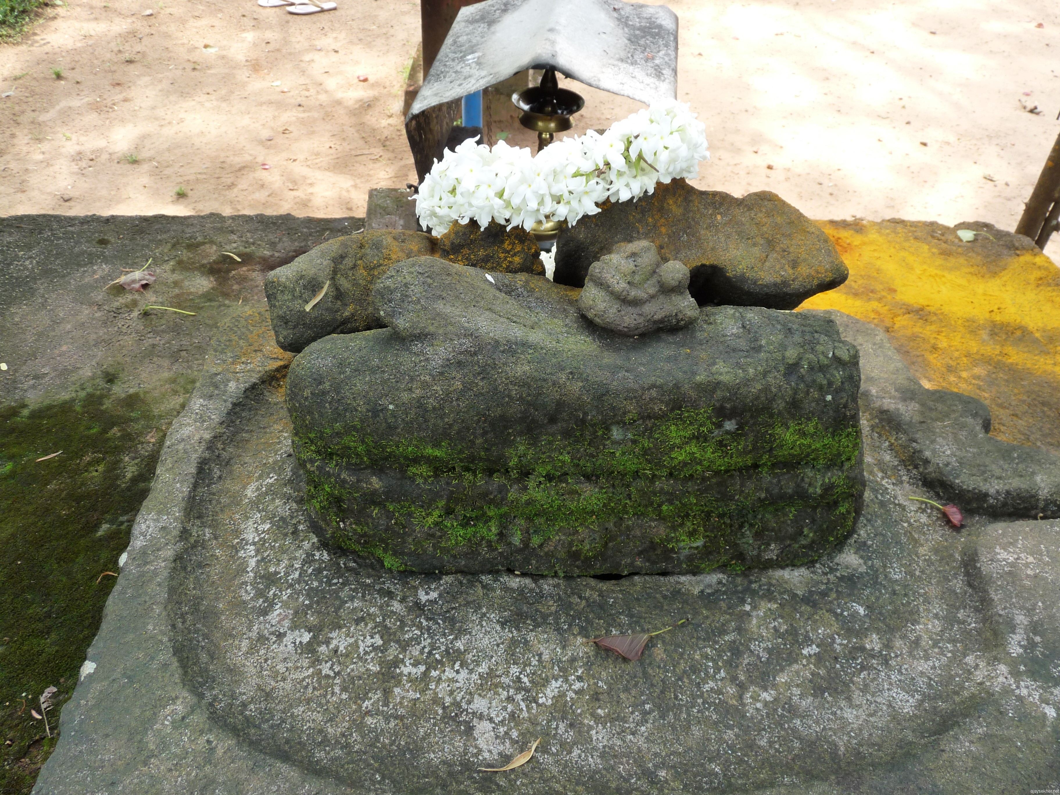 The pedestal and half-undone Padmasana idol