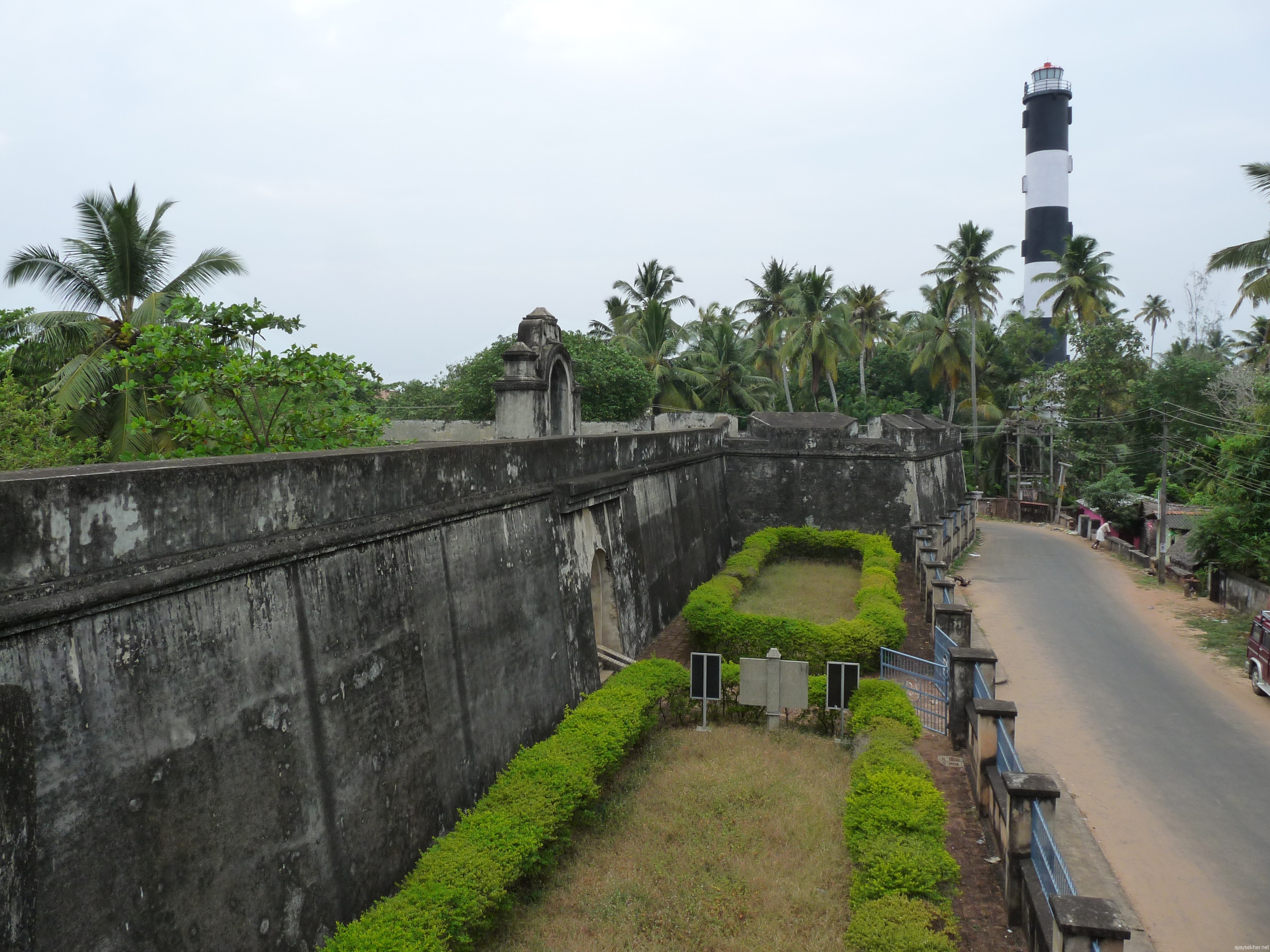 Anjengo Fort and light house south of Varkala:  A historic battle field between the colonial powers like the Dutch, French and the British.