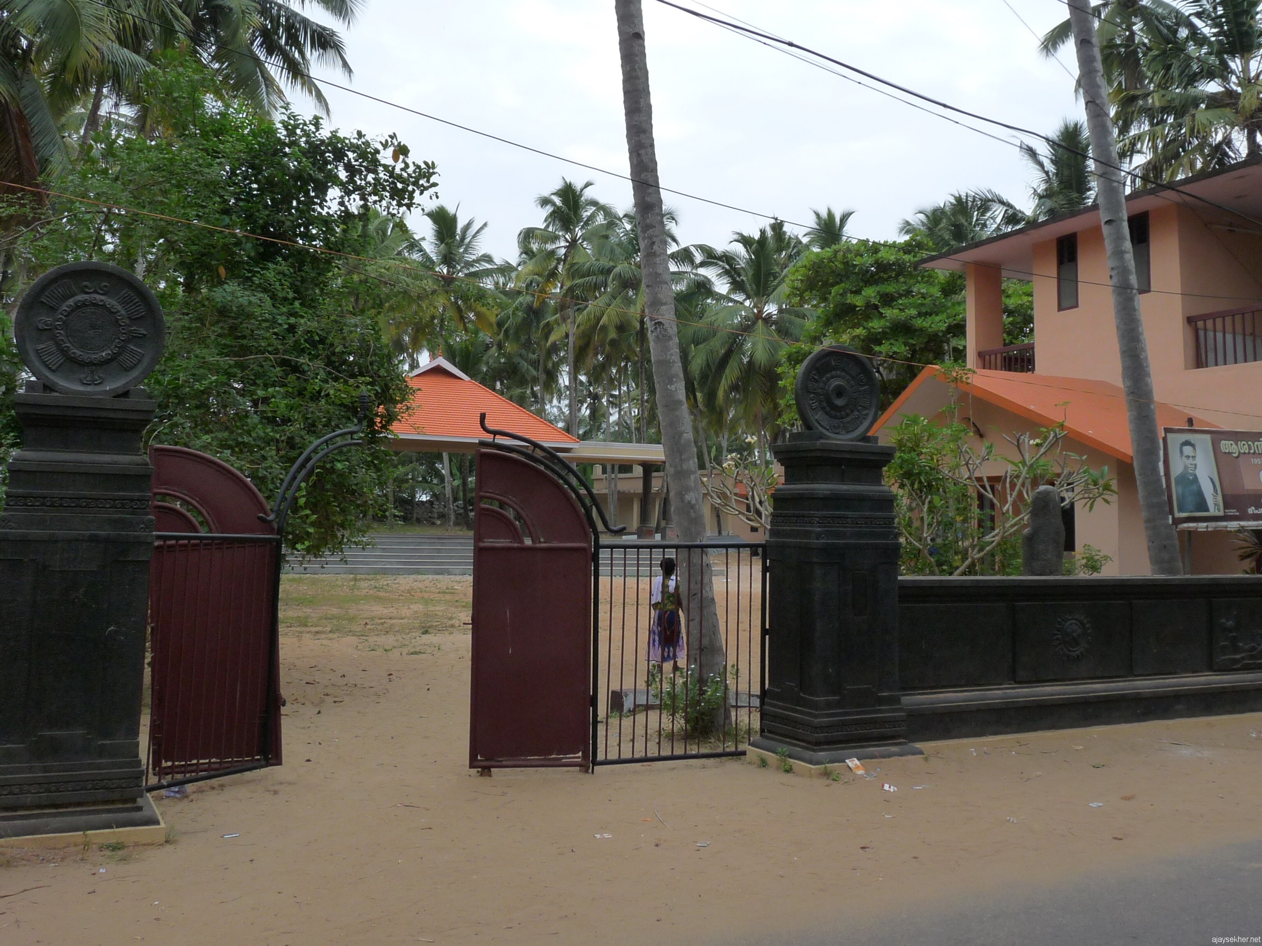 The gateway of Asan memorial library and sculptural complex at Kayikara.  Siddha statue towards the right inside the wall.