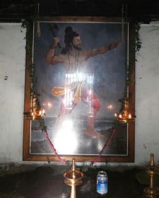 Parsurama or the Brahman high priest with an axe also said to be Paramara Parasurama the 9th century conqueror is worshiped now in Trikariyur temple near Kotamangalam.
