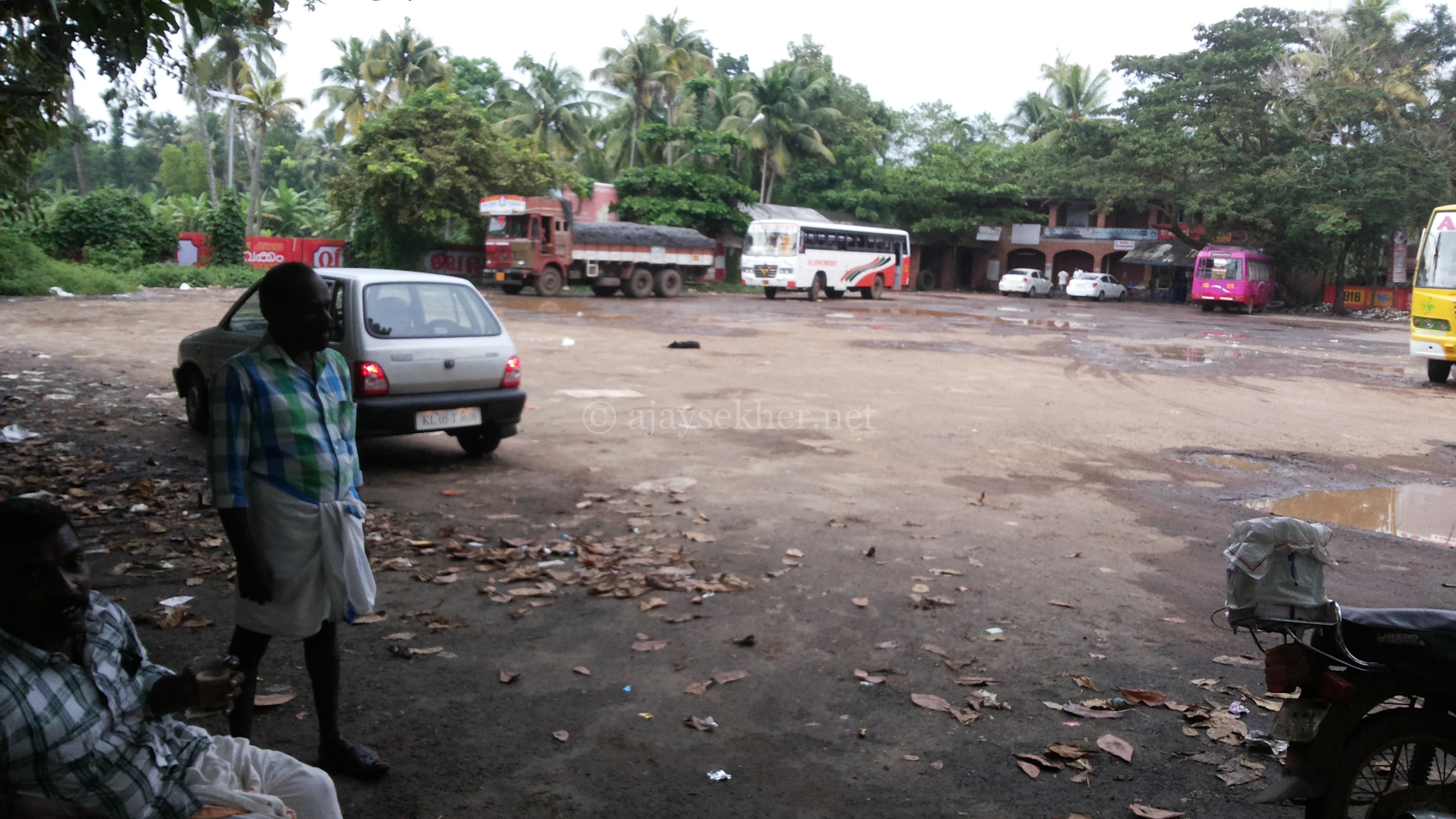 Dalava Kulam bus stand near the eastern gateway of the temple at Vaikam; the location of the old pond where the bodies of the massacred protesters where thrown into in early 19th century.